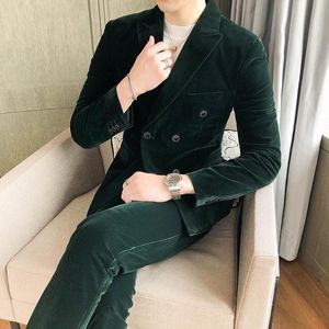 Abiti da uomo Blazer SYUHGFA Uomo Abbigliamento 2022 Primavera Abito in velluto Cappotto Causale Coreano Streetwear Moda Manica lunga Ufficio Affari Maschile