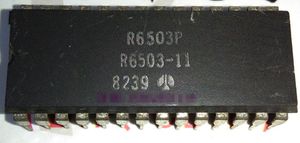 R6503P. R6503AP Integrated Circuit ICS R6503-11 R6503-13 8-битные микропроцессорные чипсы, PDIP28 / старый процессор Старинный процессор 6503 двойной встроенный 28 контактных пластиковых пакетов SY6503A