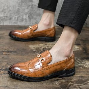 2022 British Retro Fashion Patchwork Chain Sapatos Oxford para homens Moccasins Casamento Prom Party Footwear Zapatos Hombre