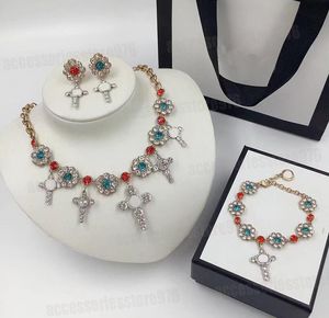 Moda colar cruzamento de aço inoxidável pulseiras de aço stromestal Men clássicas clássicas de ouvido cravo de ouro jóias de festa pendente de gargantilha