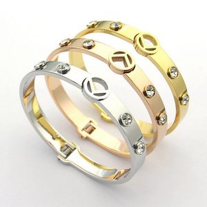 Europa américa moda marca jóias senhora mulheres aço inoxidável quatro diamante oco out gravado letra 18k bracelete pulseira