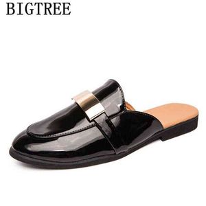 2022 mode Männer Halbe Faulenzer Patent Leder Slipper Designer Loafer Rutschen Atmungsaktive Maultiere Outdoor Sommer Casual Shoes220513