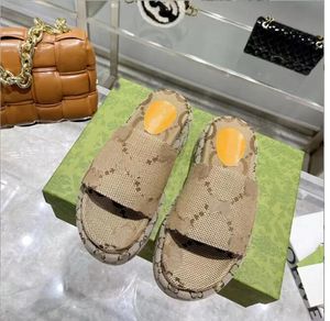 2022 الكلاسيكية Slippersthick Bottom Beach Slippers Fashion Summer Men Slippers Cartoon Slippers Outdoor Platfor