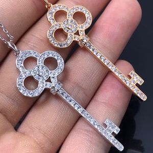 Europa Ameryka Fashion Lady Kobiety Mosiądz Grawerowane T Litera 18 K Złoty Łańcuch Naszyjnik Z Pave Diament Korona Key Wisiorek