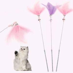 Cat Toys 1pc Interaktiv Toy Stick Feather Wand Med Små Bell Plast Konstgjorda Färgrika Teaser Tillbehör