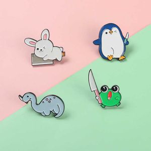 small animal Brooch metal badge Penguin House fox tricks with a knife kitchen knife waist pin