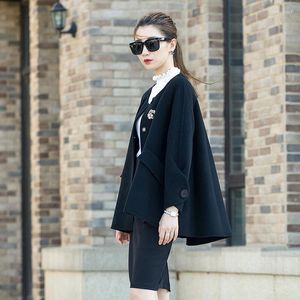 Women's Wool & Blends Fashion Cloak Coat 2022 Auutmn Short Elegant Trench Coats Womens Black Overcoat With Scarf Abrigos Mujer 2029 Bery22