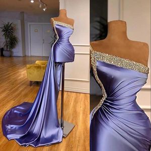 Glitter Pulins Kristal Boncuklu Prom Elbiseler Bir Omuz Mini Yan Etek Pleats Zarif Saten Kuyruk Parti Ellikleri Kısa Arapça Aso Ebi Formal Robe De Soiree 403