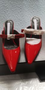 Classic Designer High Heels Women's Dress Shoes Patent Leatherheel 8cm Dekorativa Diamant Sandaler Logoteknik Heel Fabric med låda 35-40