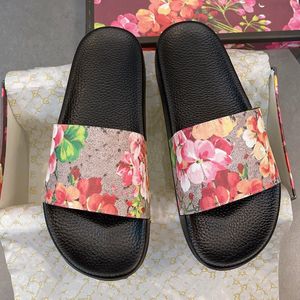 Designer Slippers New r Luxury Slides Men Summer Rubber Sandals Beach Slide Fashion Scuffs Slippers Indoor Shoes Size 35-45