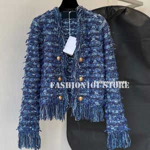 Kvinnors stickor Tees Luxury Design High End 1: 1 Tassel Sticked Cardigan Hollowout Crop Gold Button Woman Sweaters Cardigans