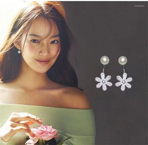 Stud shin min Um programa de TV coreano mesmo brinco de brinco criativos de tendência moda para mulheres meninas flor prateada moni22