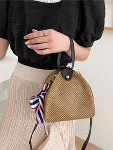 Bolsas de noite Mini bolsa de palha de verão para mulheres tecendo cachecol feminino ombro de praia Trendência Triângulo sólido Handbagsevening