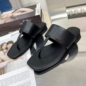 Designers Women Leather Sandal Square Head Sandaler Flat Flip Flops Black White Summer Fashion Wide Tall Slipper With Box No373