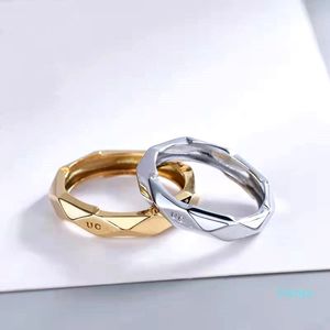 2022 جديد رجل امرأة خاتم مصمم خواتم العلامة التجارية مجوهرات 2 اللون للجنسين أزياء الحلي والمجوهرات هدية زوجين
