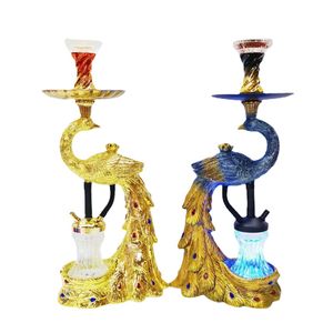 I produttori forniscono un set di narghilè arabi dalla forma elegante, shisha in resina fumosa con narghilè