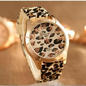 Avanadores de pulso Genebra assistir leopardo imprimir silicone 2022 Fashion Student Casual Quartz Montre Femmewristwatches Wristwatcheswatches