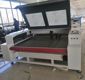 1600 * 1000mm 1610 80W 100W Taglierina laser ad alimentazione automatica in tessuto con macchina fotografica CCD Panno Cnc Lazer Cutting Machine Tre teste laser