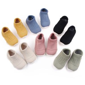 Baby Sneakers första vandrare Barn Gummi Sole Skor Infant Tyg Nyfödda Slip-On Boots Kids Toddler Mjukt Stickat Easy Triple Moccasins TPR Bottom Drop Ship