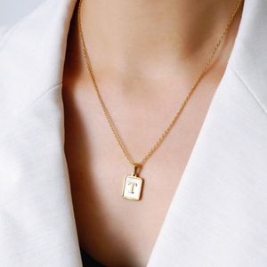 Eleganti collane iniziali con conchiglia quadrata per donna Ciondolo in acciaio inossidabile tono oro Lettera Nome Fascino Fashin Lady Regalo per feste