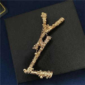 Womens Brooch Designer Letter Brooch Pins Luxury Fashion Brosche High Quality Jewelry Women Men Unisex Gold Broochs Party Dress Accessory