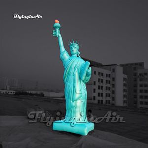 Anpassad uppblåsbar staty av Liberty 5M Simulerad luft Blow Up Goddess Liberty Balloon som håller en fackla för utomhusevenemang