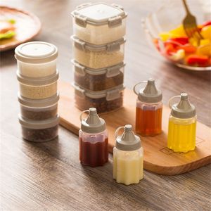 4pcs Plastic Sauce Squeeze Bottle Mini Seasoning Box Salad Dressing Containers Outdoor Portable Barbecue Spice Jar Kitchen Tool 220714