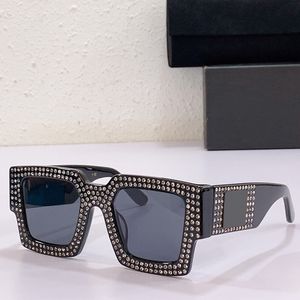 Популярные мужчины и женщины знаменитые бренд роскошные дизайнерские солнцезащитные очки D4426B Классическая квадратная рама алмазной украшение выделяет смысл дизайна с оригинальной коробкой