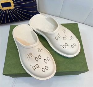 Perforowane klapki marki Mężczyźni Kobiety Platforma Designerskie sandały Wedge Rubber Cut-out Slide Przezroczyste materiały Fashion Beach Flats Shoes