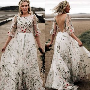 Summer Country A Line Abito da sposa Ricamo colorato Boho Beach Abiti da sposa Mezza manica Sexy Backless Long White Tulle Abiti da sposa 2022