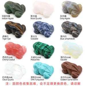 Gül kuvars taş oyma kurbağa şekli kristal şifa dekorasyon hayvan süsleri yoga el sanatları 35x48x19mm