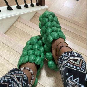 Hot Summer New Personality Bubble Fashion Slippers Home Massage Bottom for Men and Women's Sandals 2022 Women's Flip Flops G220520