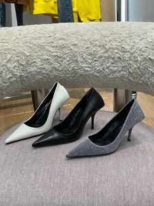 ハイヒールの女性の靴春2022新しい浅い口の尖ったつま先フランスのレトロなスティレットメアリージェーンシューズ