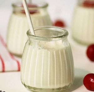 Mini bottiglia di vetro con coperchio in plastica 100 ml piccola bottiglia di stoccaggio del latte di succo di yogurt fai da te budino spedizione gratuita