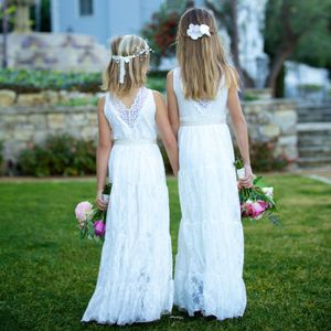 Spitzen-Blumenmädchenkleider 2019, langes Kleid für Junior-Brautjungfern, böhmischer Garten, V-Ausschnitt, V-Rücken, echtes Modell, Erstkommunionkleid für kleine Mädchen