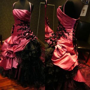 Red Satin Black Organza Gothic Wedding Dresses 2018 Halter Lace Applique With Beads Draped Tiered Lace Up Back Vintage Bridal Gowns EN11149