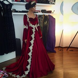 Arabiska kvällsklänningar Bourgogne En linje Långärmad Velvet Evening Gown Sweetheart Lace Appliques Prom Party Gowns With Sweep Train