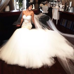 Koronkowe Suknie ślubne Syrenki Z Sweetheart Aplikacje Sweep Pociąg Suknie Ślubne Custom Made Vestidos Dubai Beach Bridal Dres