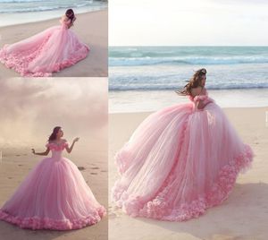 Puffy 2016 Rosa Quinceanera Kleider Prinzessin Cinderella Formale Lange Ballkleid Brautkleider Kapelle Zug Schulterfrei 3D Blume EN3176
