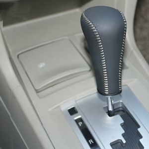 Copri cambio automatico Mitsubishi Lancer-ex Cucito a mano Decorazione interna auto fai da te Car styling Copri cambio Lancer in vera pelle