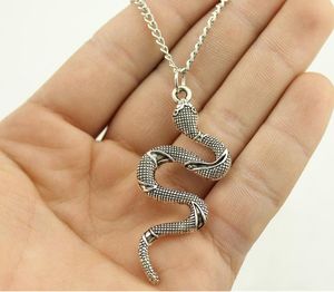collana pendente serpente moda tono argento antico 53 * 23mm, collana lunga catena da 70 cm