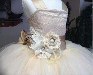 Vintage Lace Rustik Champagne Färg Spaghetti Straps Fluffy Tulle Ball Gown Flower Girl Dresses for Weddings Evening Party