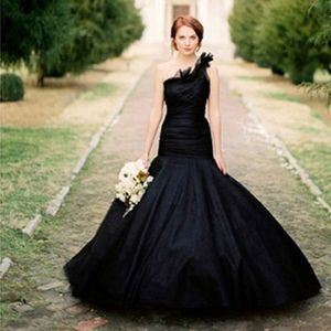 2019 Vintage Black Gothic Wedding Dress Mermaid One Shoulder Bridal Gowns Out Door Formal Brides Formal Dresses Custom Made Plus Size