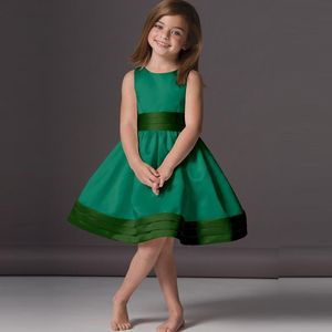 2020 Abiti da ragazza di fiore verde smeraldo adorabili Abiti da festa per bambini senza maniche in raso con scollo tondo a-line economici