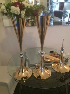 Элегантный высокий и психический золотой железный цветочный стенд свадебный кристаллический стол