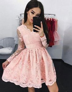 Modern Coral Lace Curto Graduation Vestidos com mangas compridas Uma linha V Pescoço 2021 barato Mini Prom Homecoming Dress Applique Novo