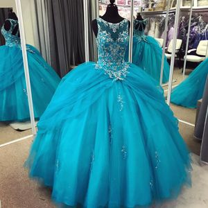 Turkusowa Blue Tulle Balowa Suknia Quinceanera Sukienki Sheer Neck Crystal Aplikacje Backless Plus Size Sweet 16 Suknie Prom Dresses Lace Up