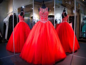 2022 Sparkly Vermelho Quinceanera Vestidos Sheer Sheer Cristal Frisado Aberto Back Tule Chão Comprimento Longo Espartilho Prom Masquerade Bola Vestidos