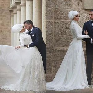 Abiti da sposa in pizzo a maniche lunghe con collo alto musulmano 2017 Gonna lunga in chiffon modesto con bottoni ricoperti Abiti da sposa su misura EN10178