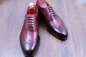 Burgunder Flügelspitze Schuhe großhandel-Männer Kleid Schuhe Herrenschuhe Oxfords Schuhe Benutzerdefinierte handgemachte Schuhe Echtes Leder Farbe Burgund Wingtip BROUD HD N041